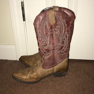 Cowgirl boots, gently used!